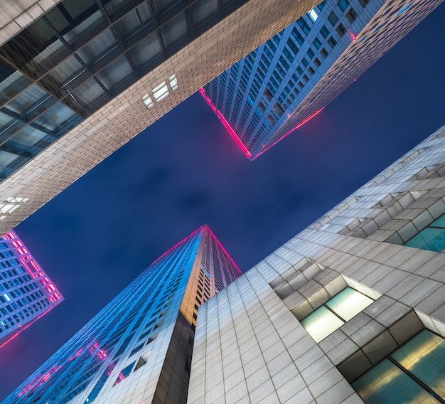 buildings-face-face_1359-399