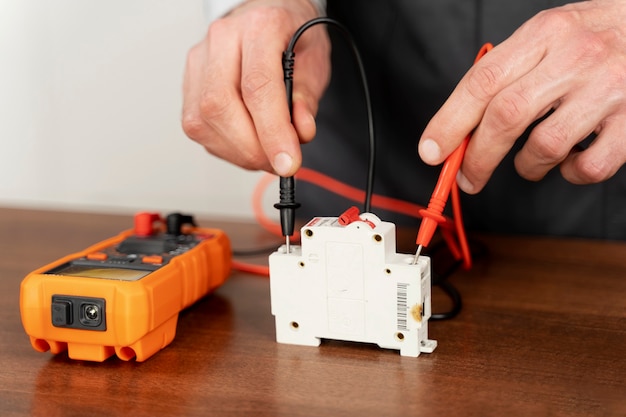 service-maintenance-worker-repairing_23-2149176682