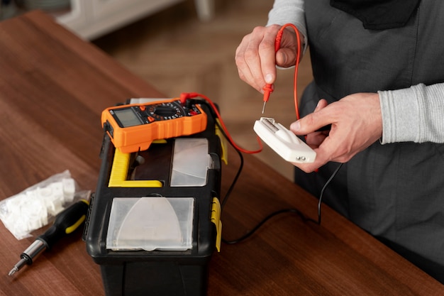 service-maintenance-worker-repairing_23-2149176691